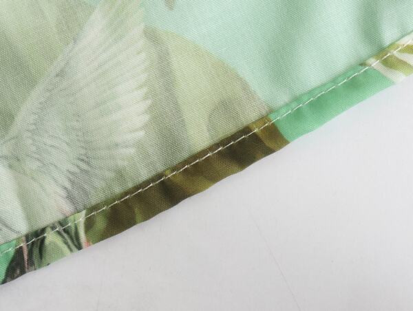 Moodne lillelise parempoolse lõikemustriga naiste kleit