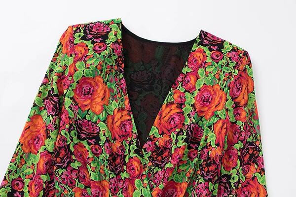 Naiste lilleline kleit pikkade varrukate ja V-kaelusega