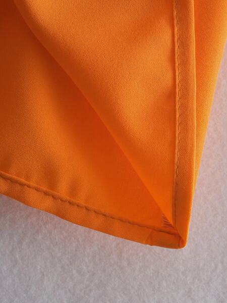 Suvise lõikega elastse osaga kleit