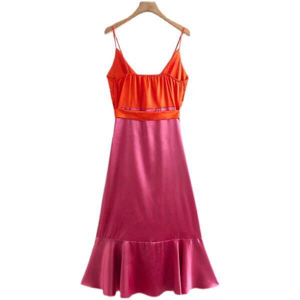 Peenikeste rihmade ja spitsikaelusega naiste suvekleit