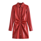 Naiste punaste nööpidega nahast kleit