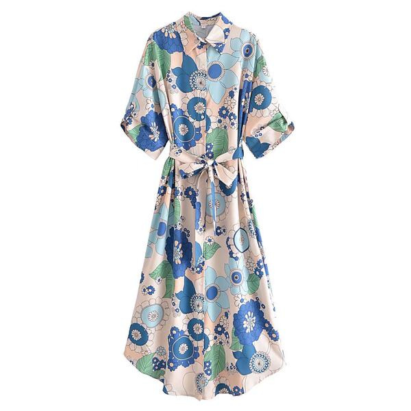 Naiste värviline kleit nööpide ja klassikalise kraega