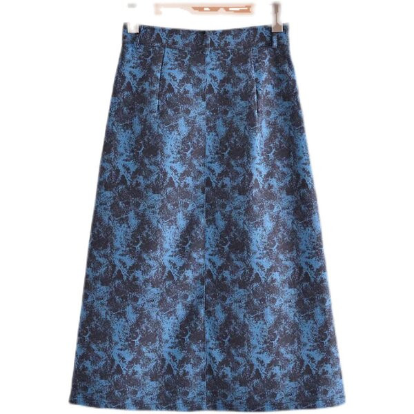 Naiste pikk lõhiku ja mustrilise mustriga seelik