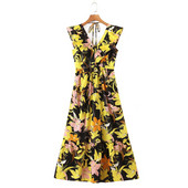 Lillemotiivide ja V-kaelusega naiste suvekleit