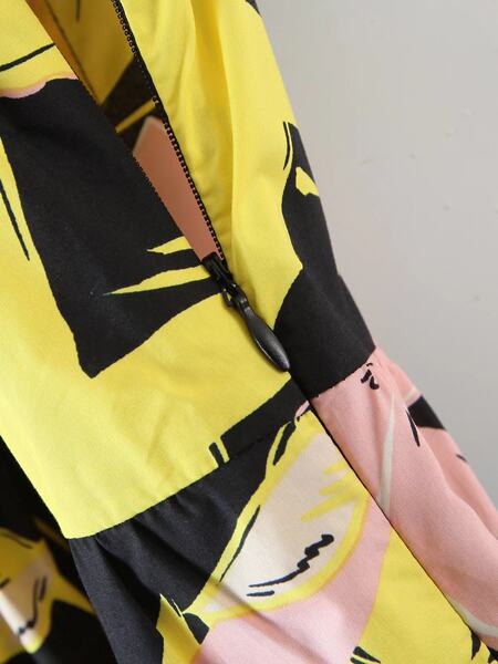 Lillemotiivide ja V-kaelusega naiste suvekleit