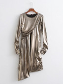 Naiste kleit ovaalse kaelusega ja lukuga