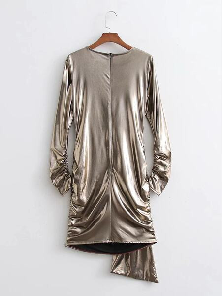 Naiste kleit ovaalse kaelusega ja lukuga