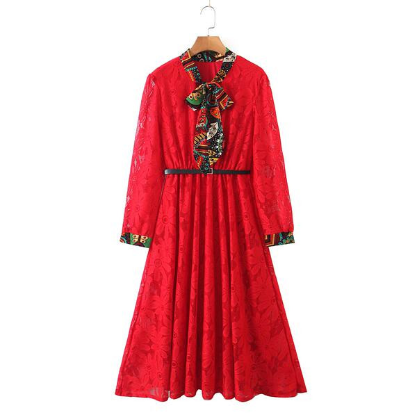 Stiilne naiste lõikega kleit vööga