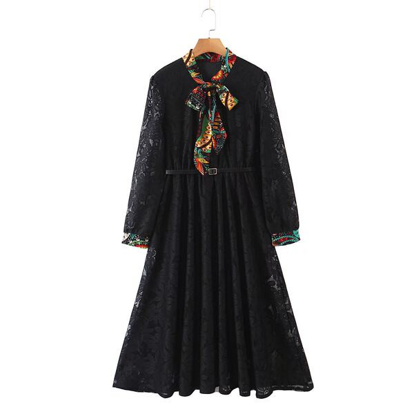 Stiilne naiste lõikega kleit vööga