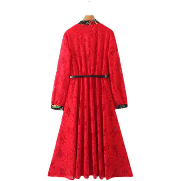 Stiilne naiste lõikega kleit vööga