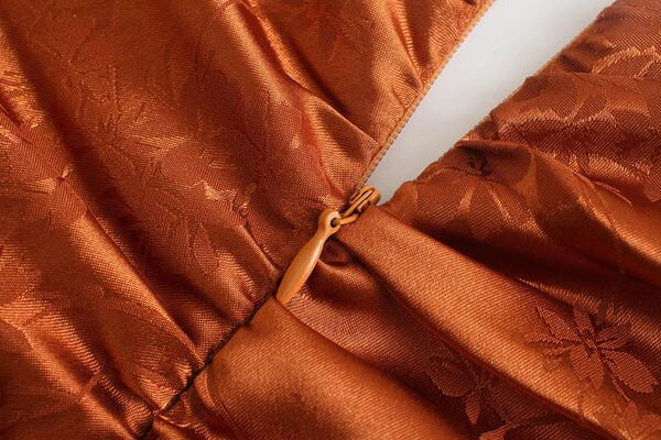 Pruuni värvi naiste kleit