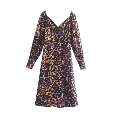 Stiilne loomamustri ja spitsikaelusega kleit