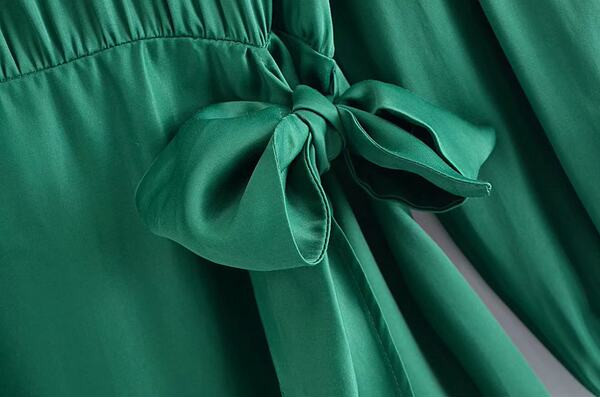 Lihtne mudel naiste kleit paelaga