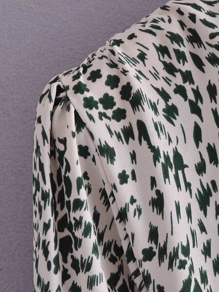 Kogutud naiste kleit loomade trükiga