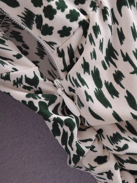 Kogutud naiste kleit loomade trükiga