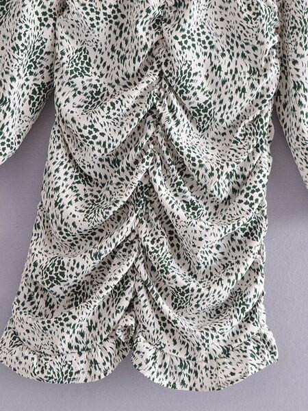 Kogutud naiste kleit loomade trükiga