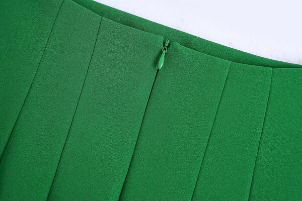 Moodne kõrge vöökohaga liibuv naiste seelikumudel