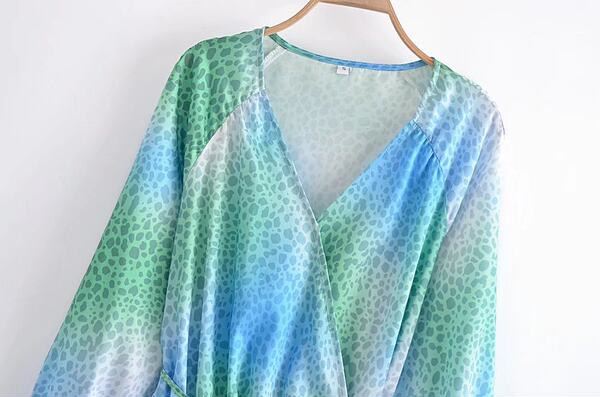 Rochie de dama cu decolteu spitz si cravate in albastru