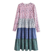 Laia mudeliga naiste kleit ovaalse dekoltee ja aplikatsiooniga