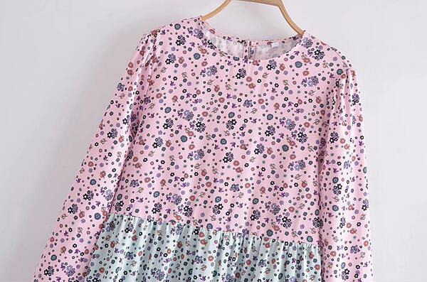 Laia mudeliga naiste kleit ovaalse dekoltee ja aplikatsiooniga