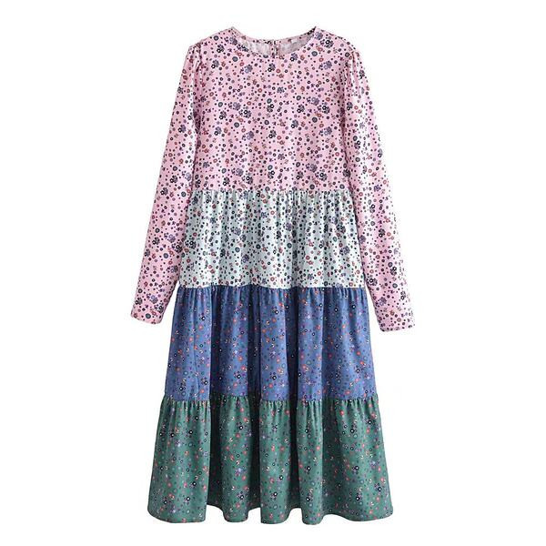 Laia mudeliga naiste kleit ovaalse dekoltee ja aplikatsiooniga