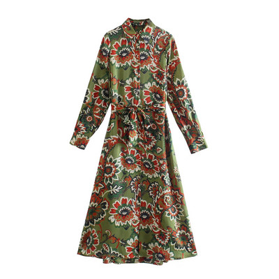 Naiste värviline kleit vöökohal lipsudega