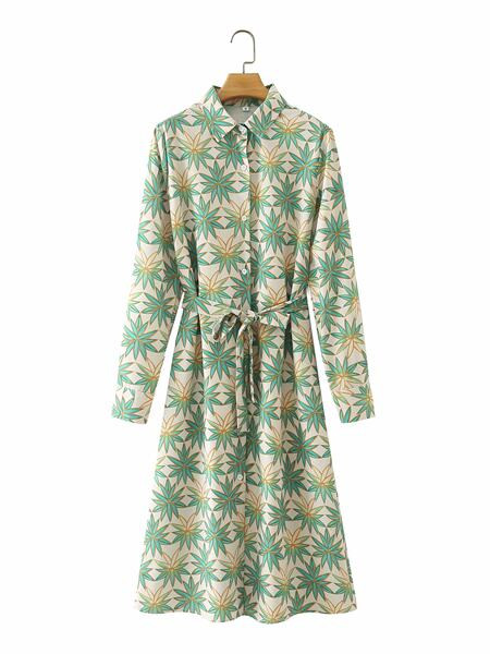 Naiste kevadkleidi tasuta mudel lipsudega