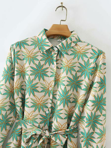 Naiste kevadkleidi tasuta mudel lipsudega