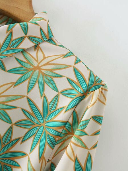 Naiste kevadkleidi tasuta mudel lipsudega