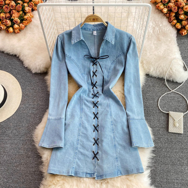 Naiste lühike lipsudega teksakleit