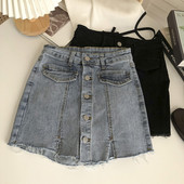 Naiste nööpide ja rebenenud motiividega teksaseelik