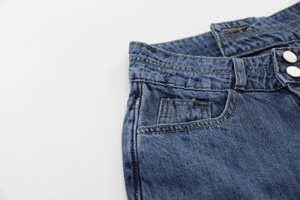 Lühike moodne rebenenud motiividega naiste teksaseelik