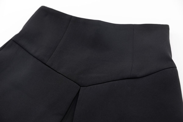 Lühike kõrge vöökohaga asümmeetriline seelik