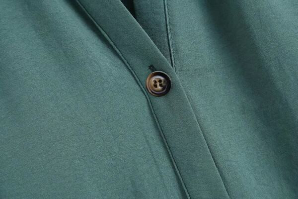 Naiste vabaaja kleit spitsikaelusega ja vööga