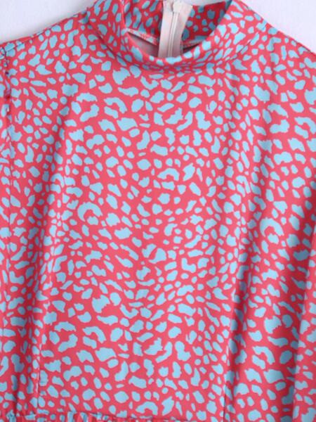 Naiste plisseeritud roosa pikkade varrukatega kleit