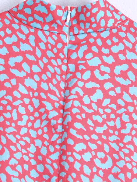 Naiste plisseeritud roosa pikkade varrukatega kleit