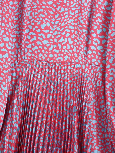 Naiste plisseeritud roosa pikkade varrukatega kleit