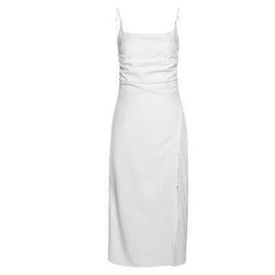 Peenikeste rihmade ja sügava lõhikuga naiste kleit