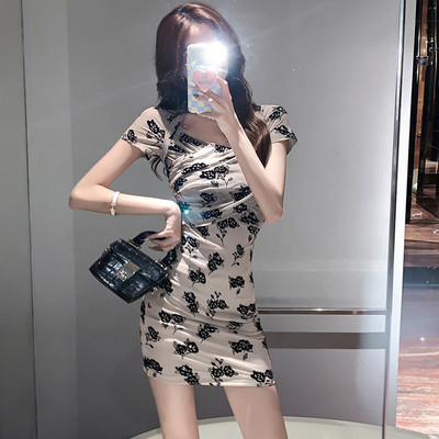 Naiste lilleline ovaalse kaelusega kleit