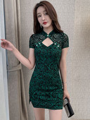 Lühike istuv kleit naistele tülli tükkidega