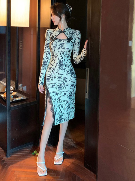 Moodne pikkade varrukatega naiste kleit