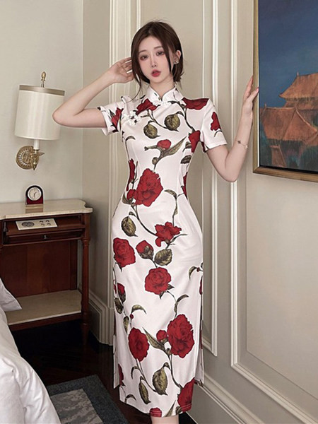 Lillemustriga pikk liibuv kleit