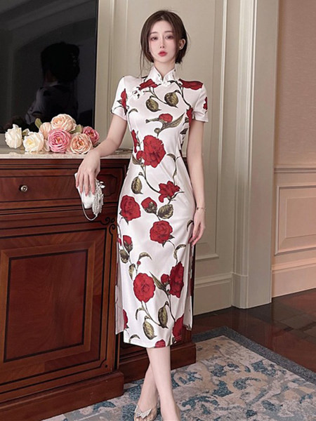 Lillemustriga pikk liibuv kleit