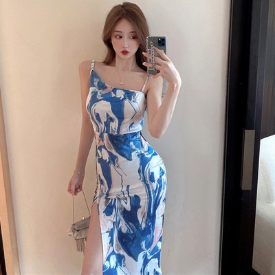 Moodne peenikeste rihmadega naiste kleit