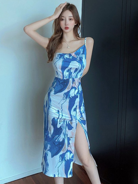 Moodne peenikeste rihmadega naiste kleit