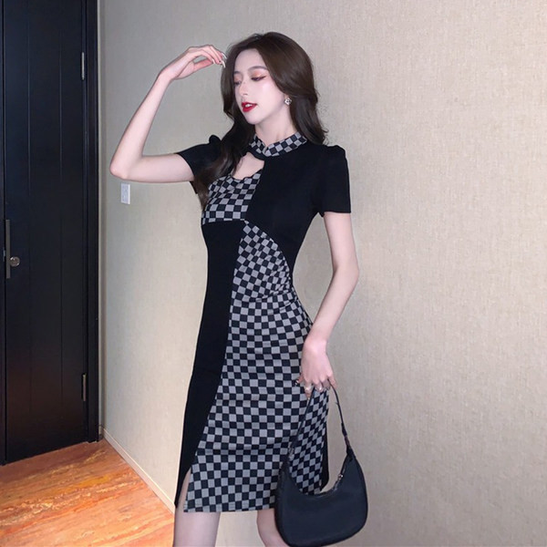 Naiste liibuv lühikeste varrukatega kleit