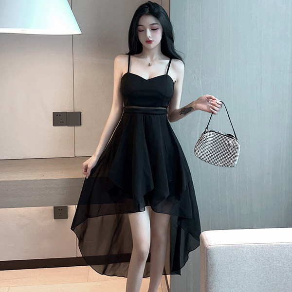 Γυναικείο ασύμμετρο φόρεμα με τιράντες