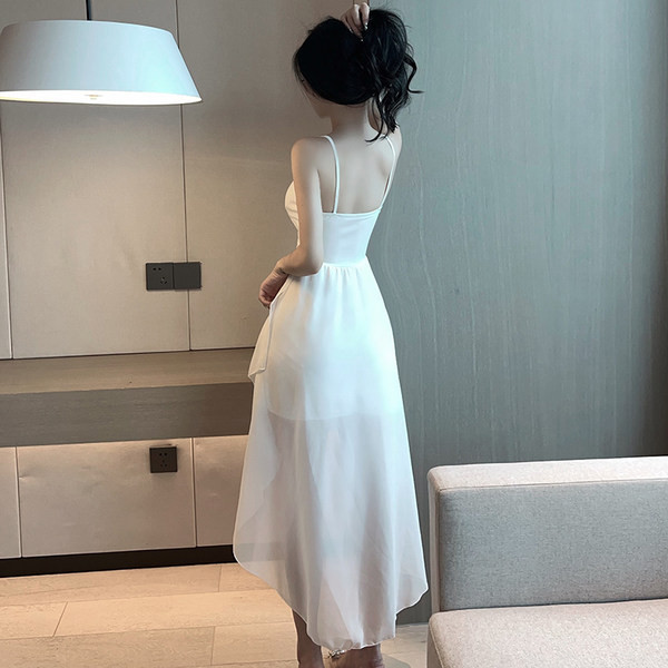 Γυναικείο ασύμμετρο φόρεμα με τιράντες