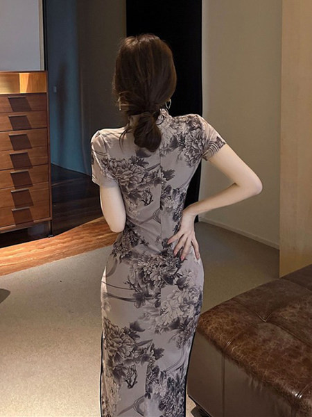 Rochie actuală de damă cu fante