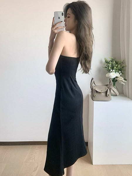 Naiste pikk kleit ühe õla ja lõhikuga